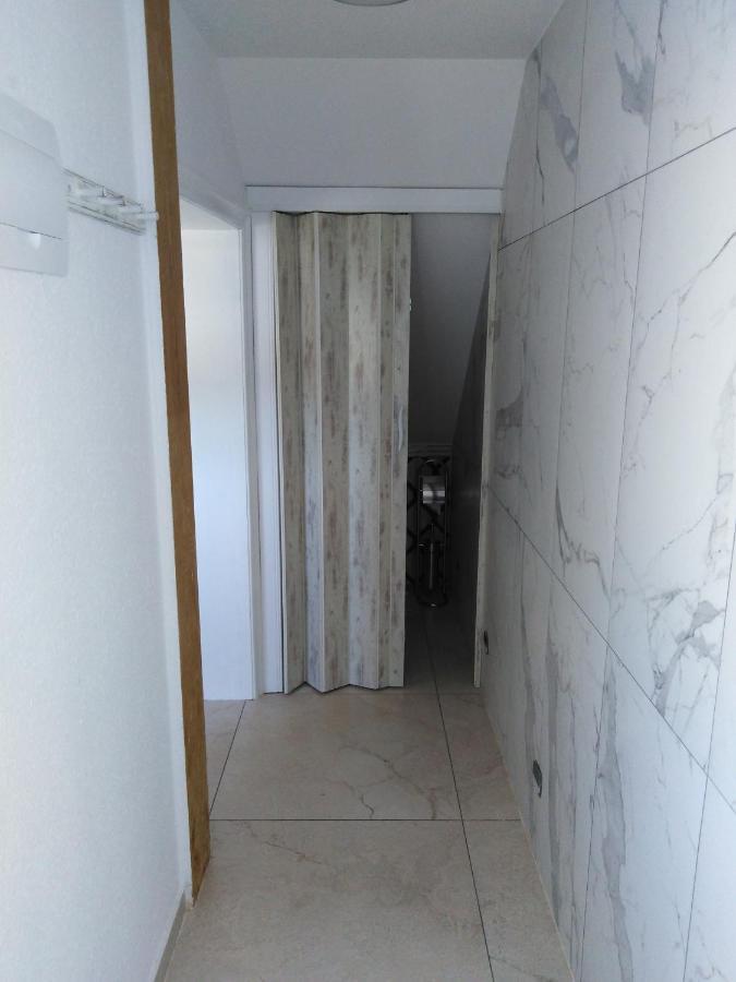 Dom Goscinny Bialy Dworek Człuchów Exterior foto